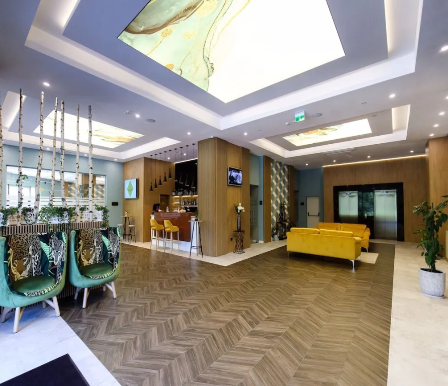 Grand View Hotel & Suites