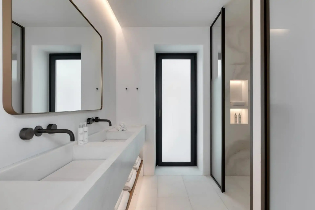 Sandblu Santorini, LXR Hotels & Resorts