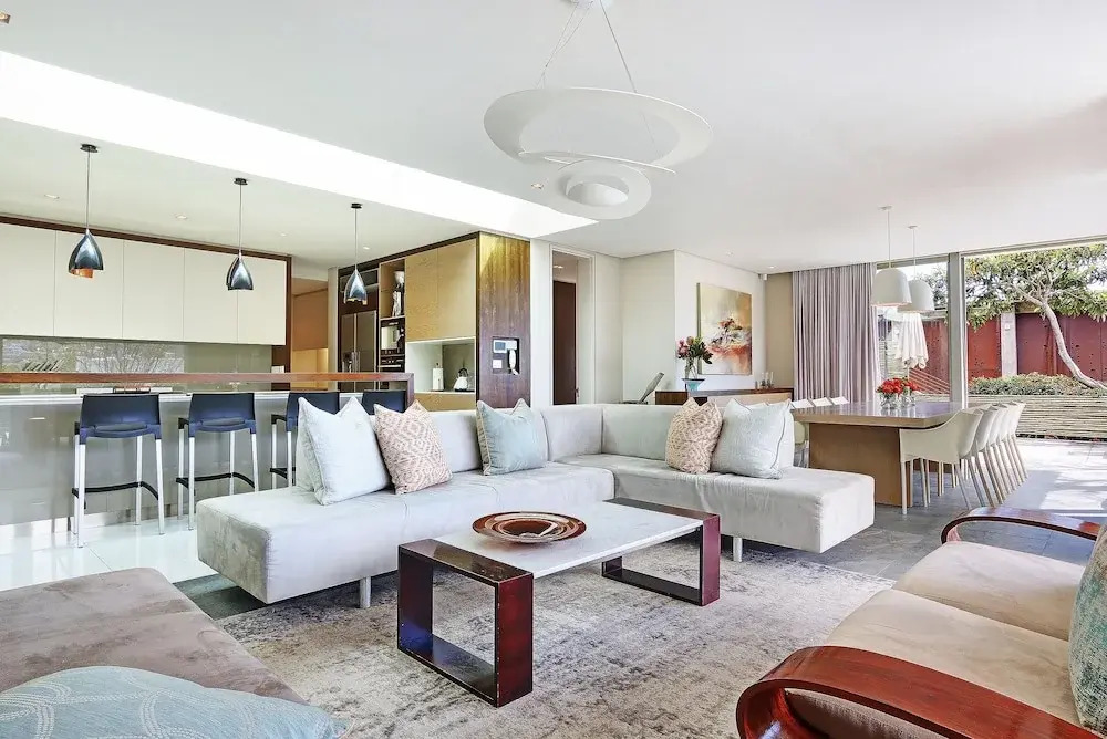 Luxury 5-star Private 4-bed Villa With Pool and Views Close to Camps Bay Beach
