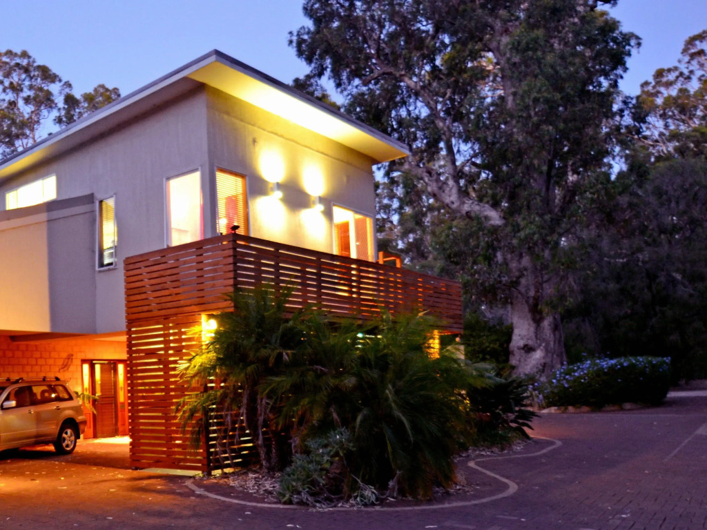 Inn The Tuarts Guest Lodge