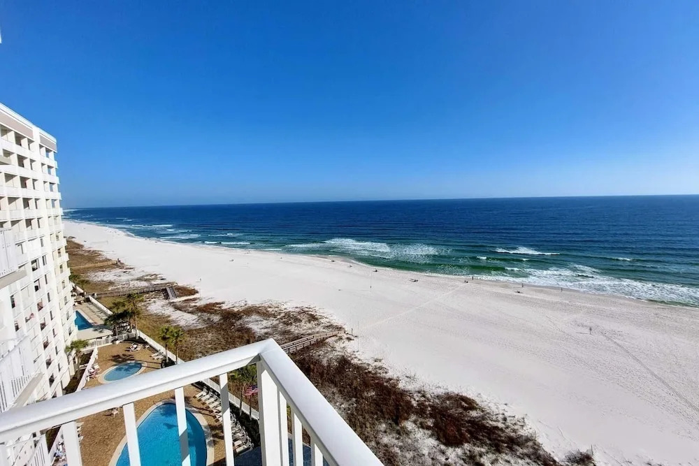Shoalwater 1102 3 Bedroom Condo by RedAwning