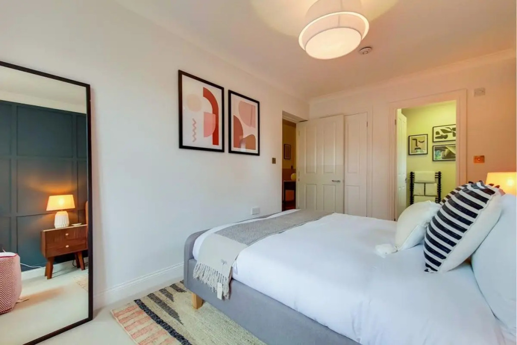 The Brockwell Park Escape - Bright 2BDR Flat with Parking