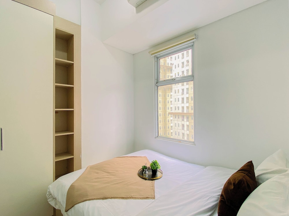 Compact White 2Br Near Rawa Buaya Station At Vittoria Residence