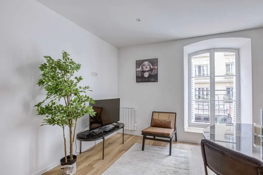 Stunning 3BR Home in the Heart of 10th Arr. Paris!