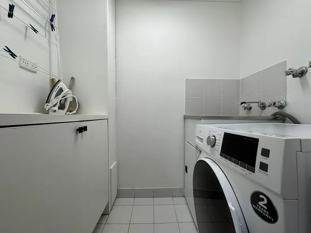 Central 1-bed Adelaide Apartment With Balcony