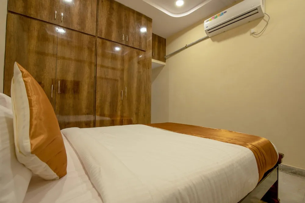 OYO 13550 Hotel Pushpa Grand