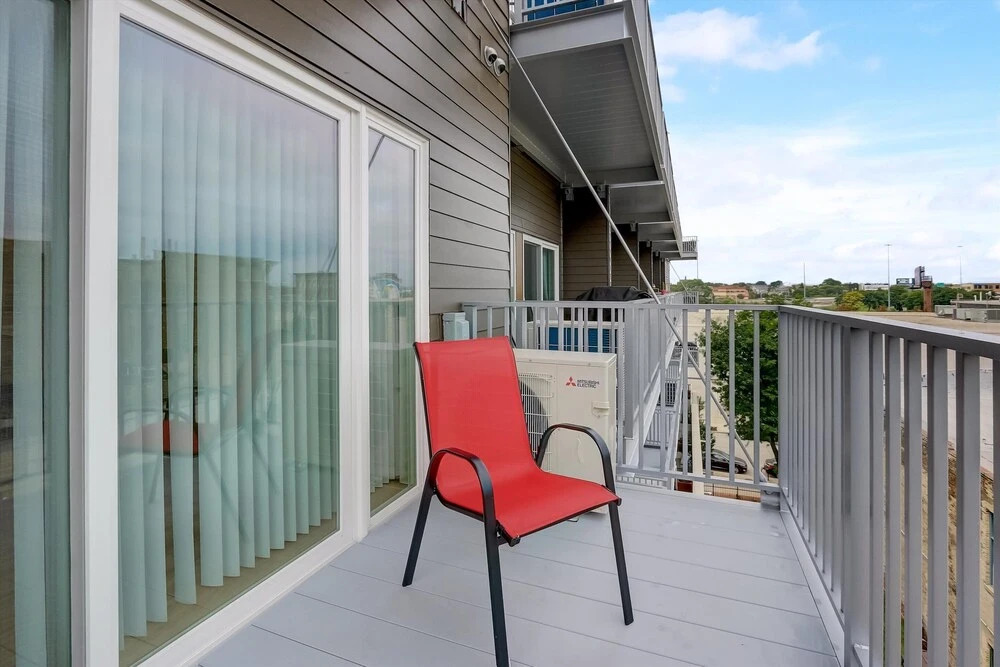 Frontdesk 2 BR Apt Near American Family Field