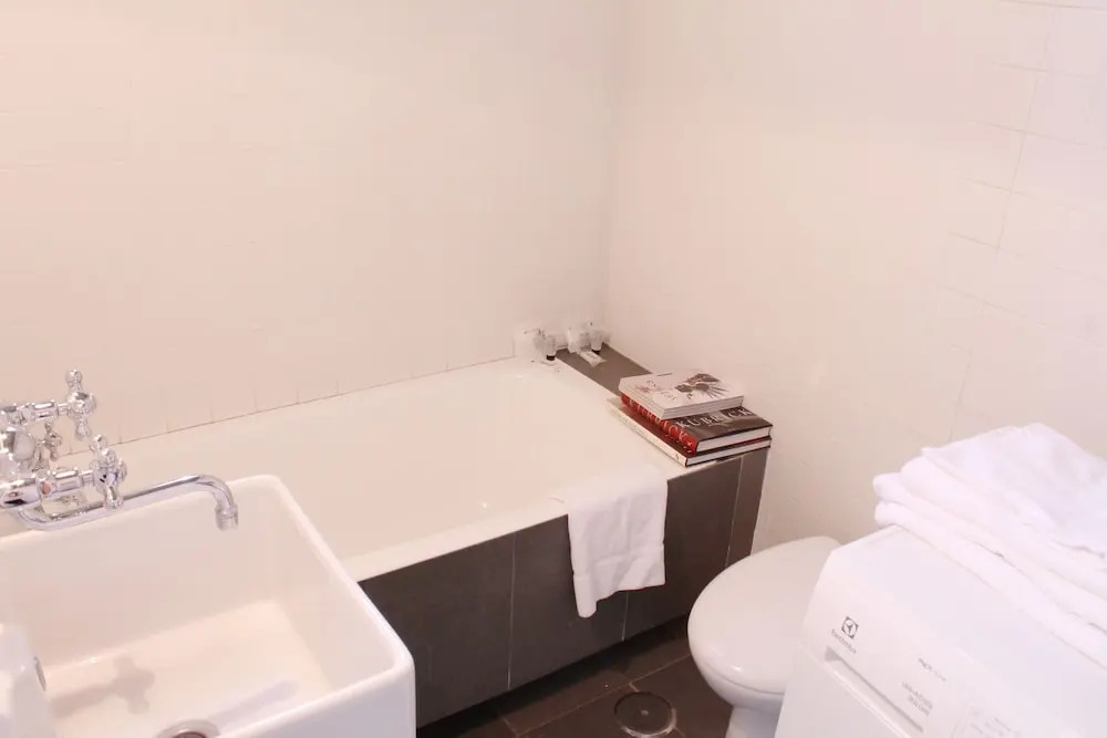 Trevi Fountain 2BR Apartment