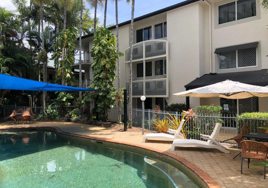 Cairns Reef Apartments & Motel