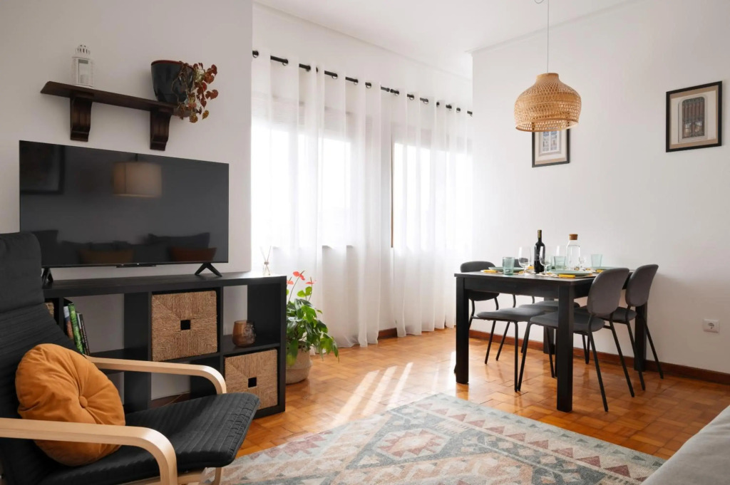 ! Luminous 2BR Top Floor ! Praça da República