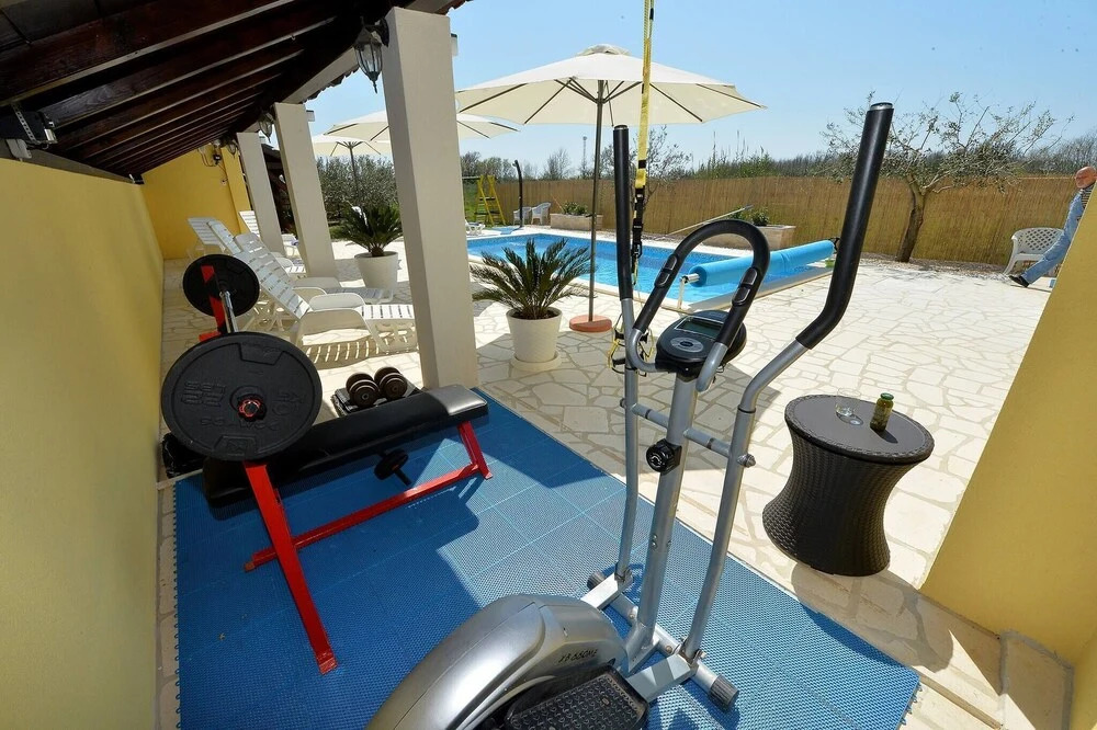 Holiday Apartment Home Simoni With Pool