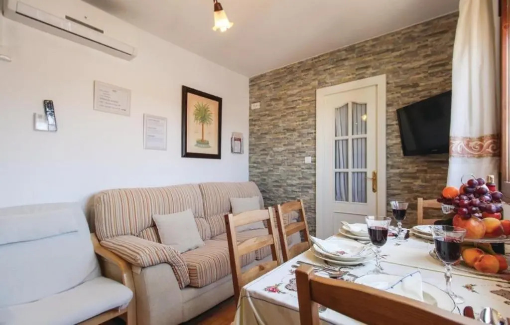APARTAMENTO EN URB. RESIDENCIAL 2 DORMITORIOS 4 Per.