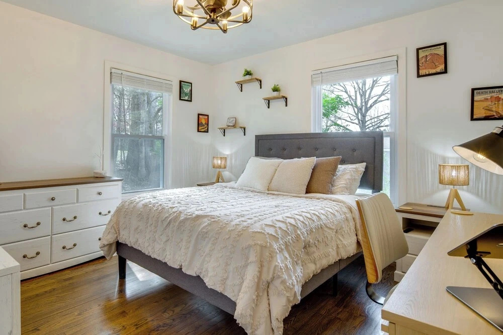 Walk to Osceola Lake! Family-friendly Home