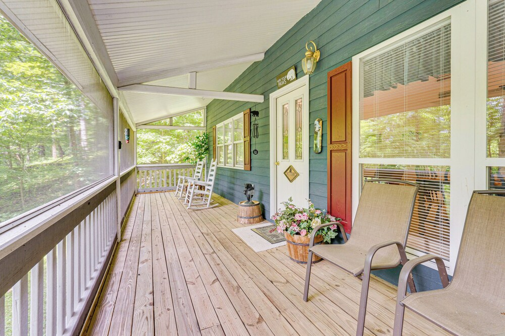 Secluded Cabin w/ Porch - 7 Miles to Lake Chatuge!