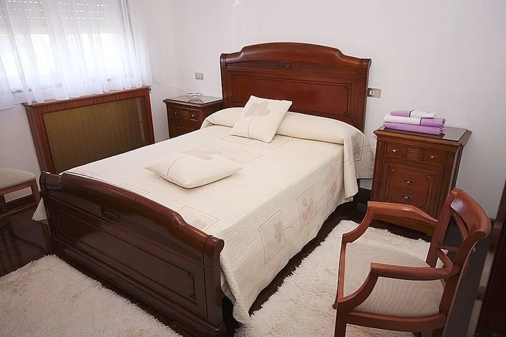 House - 4 Bedrooms - 101886