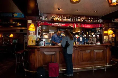 Hotel Pickwick and Pub "the room with a view"