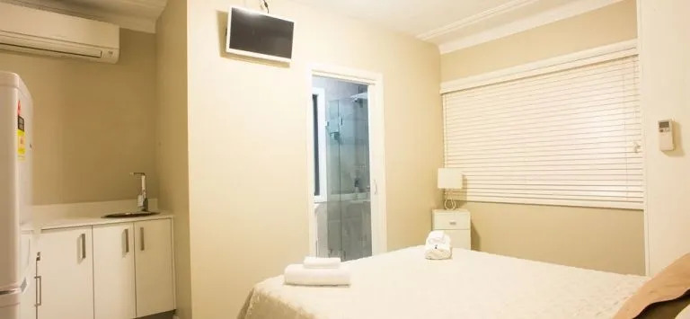 Amaaze Airport Apartments