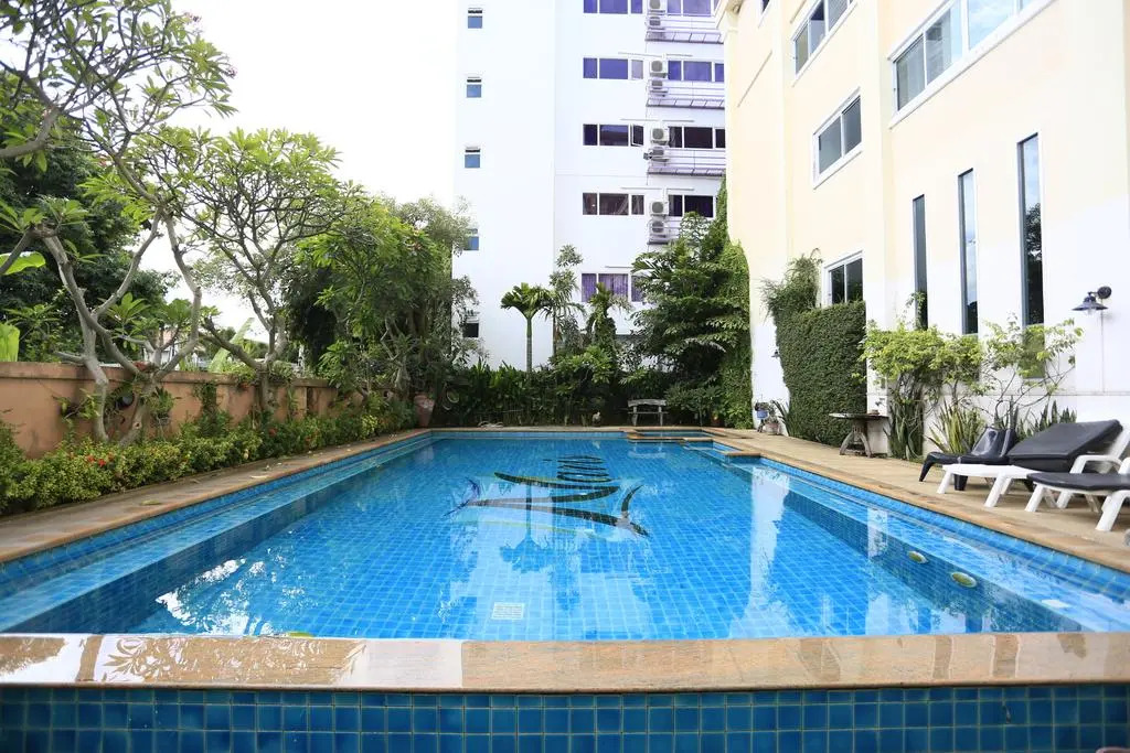 Naris Art Hotel