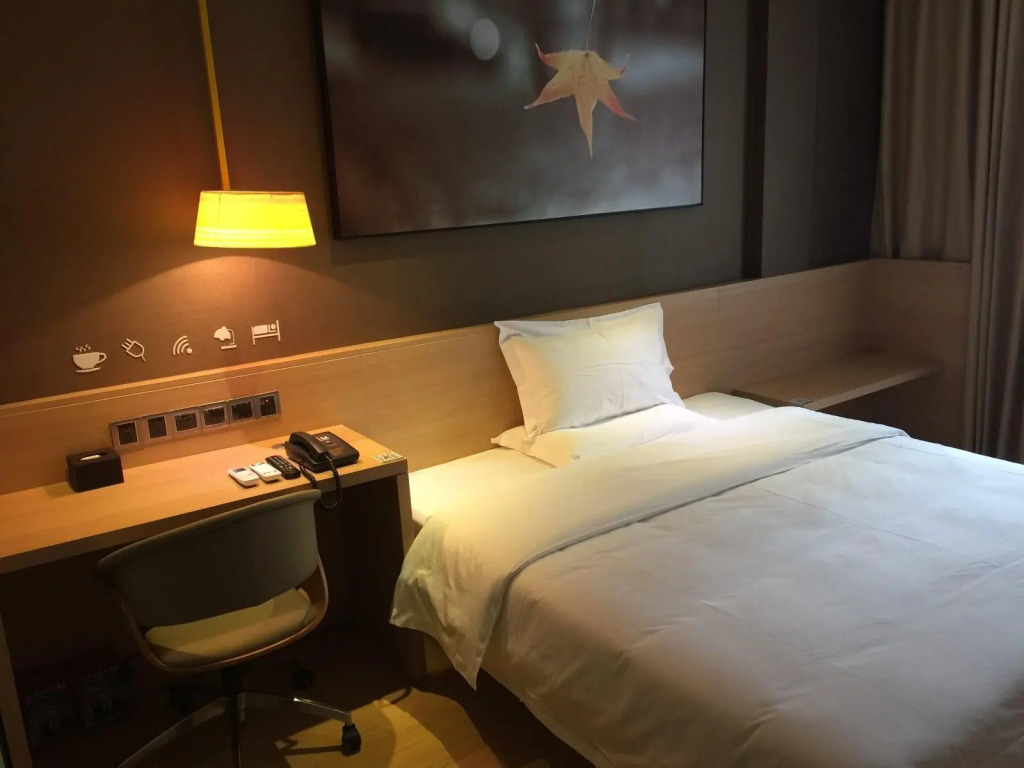 IU Hotels·Xidan Market Railway Station Wulumuqi