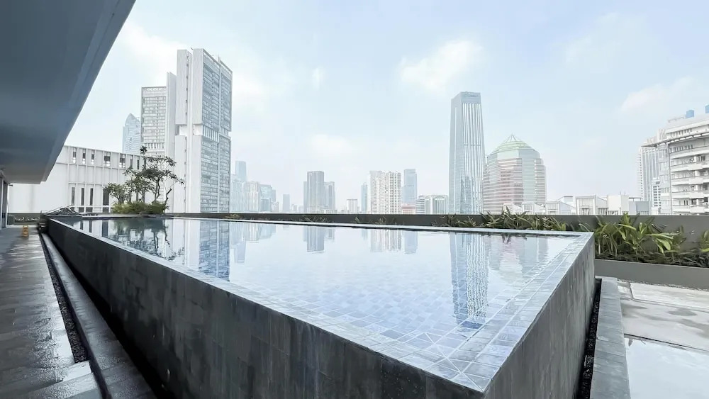 Calm And Restful 1Br At Ciputra World 2 Apartment