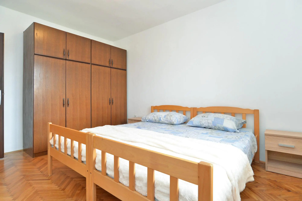 Apartment 1700