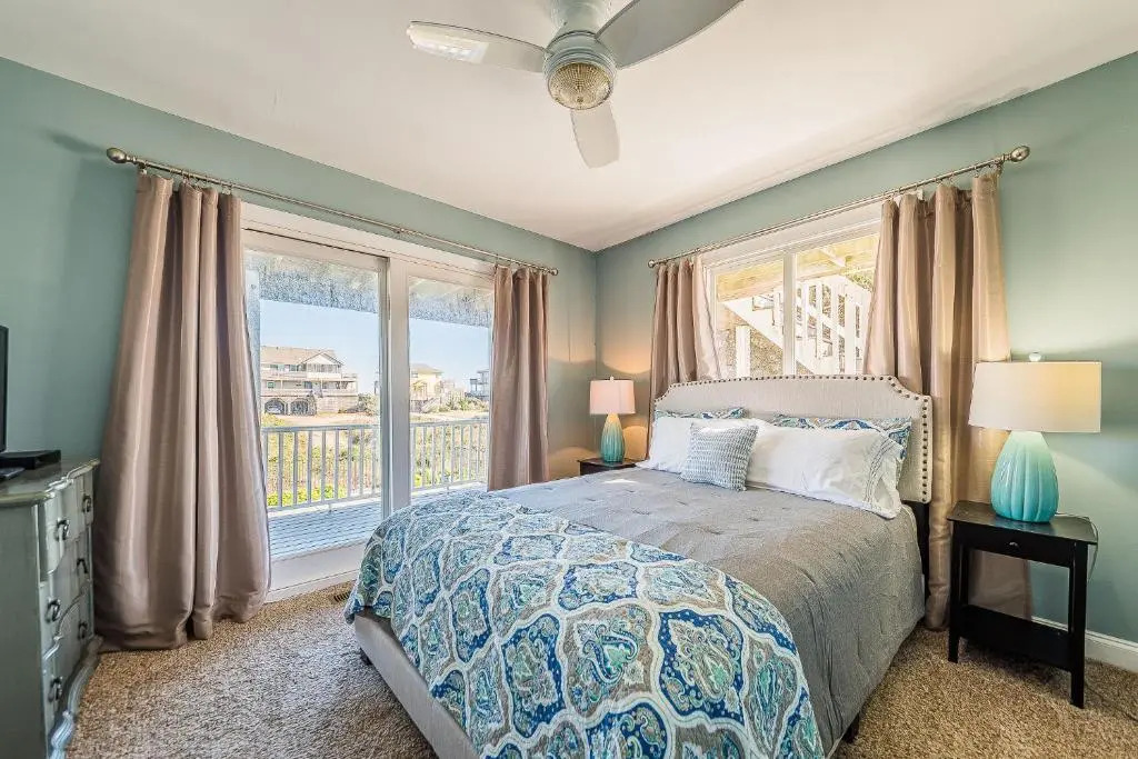 Arcadia - Duck, Caffeys Inlet, Ocean Views, 50 Yards to Beach, Pool, Pets OK, Cul-de-sac Location