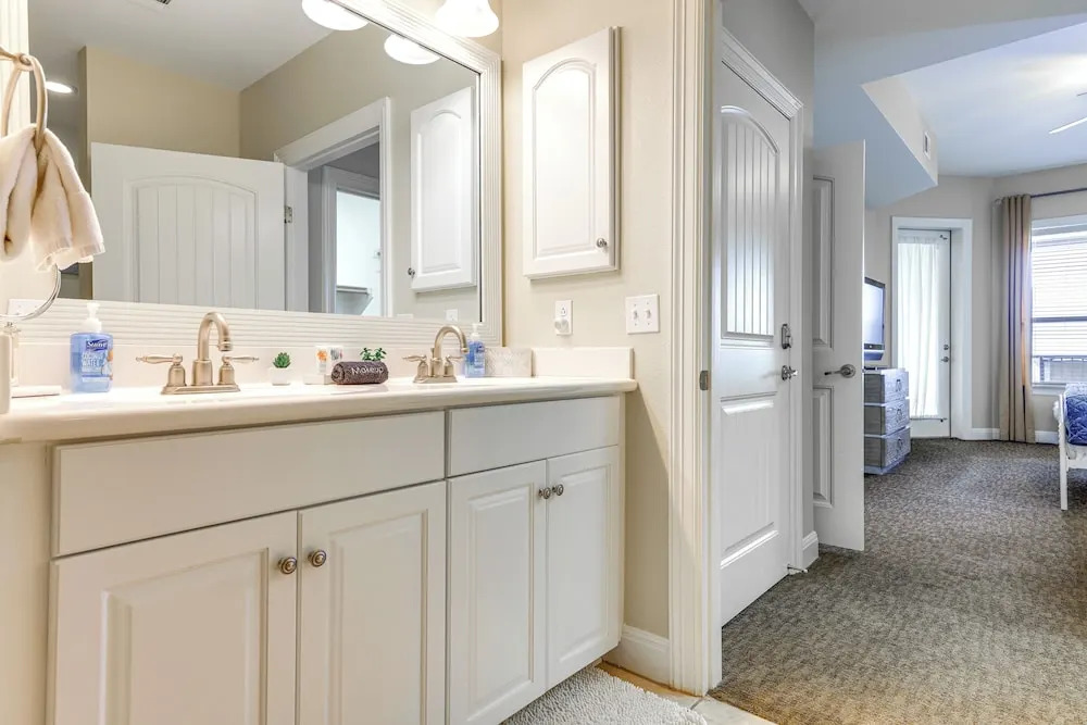 Lake LBJ Condo w/ Private Balcony, Lake Views