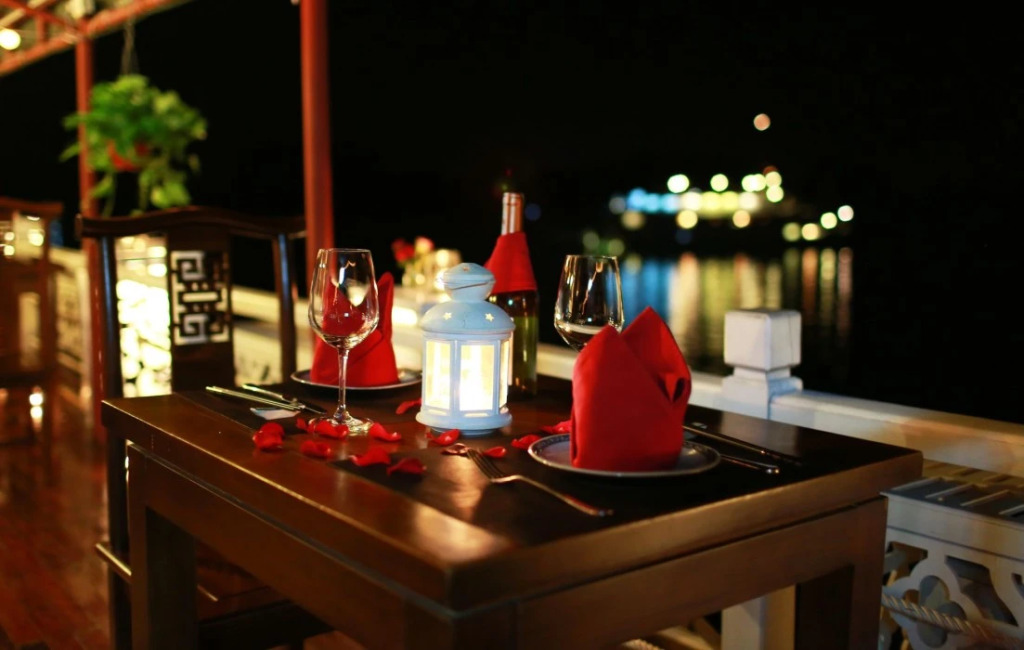 Renea Cruises Halong