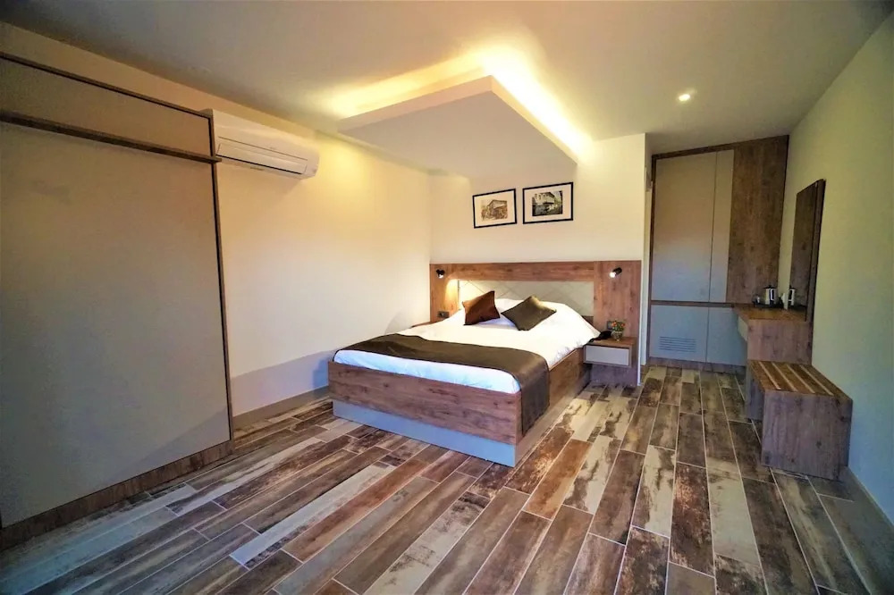 Milyos Hotel