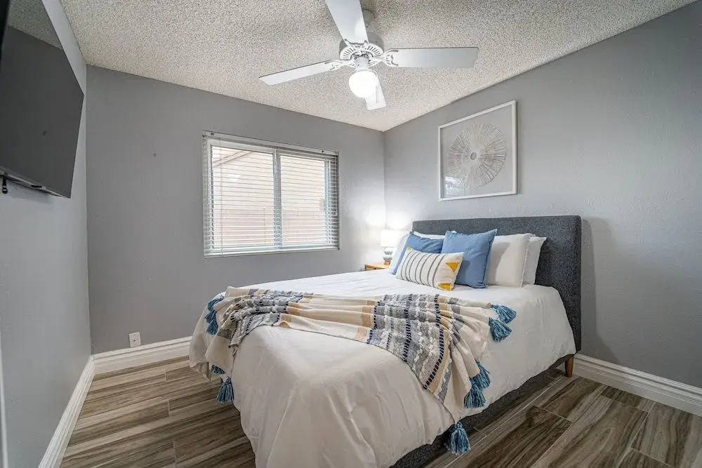 Monte Cristo Phoenix 4 Bedroom Home by RedAwning