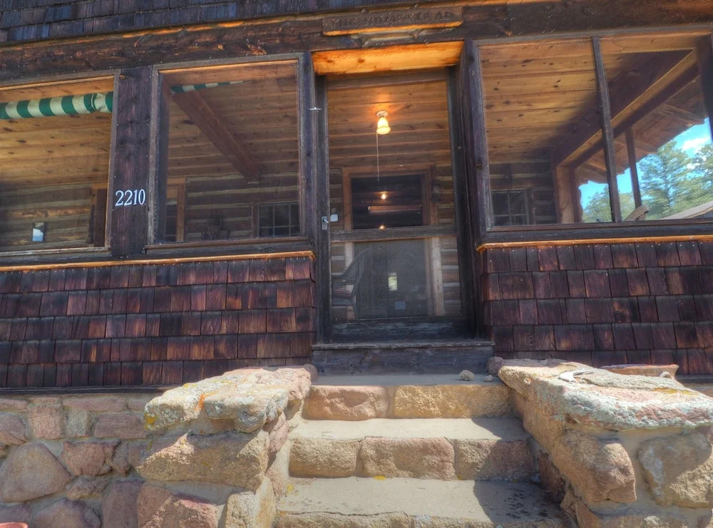 Maccracken Stead -- Ev #3259 2 Bedroom Cabin by RedAwning