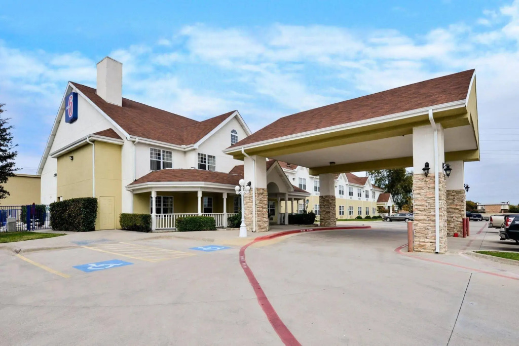 Motel 6-North Richland Hills, TX - Rufe Snow