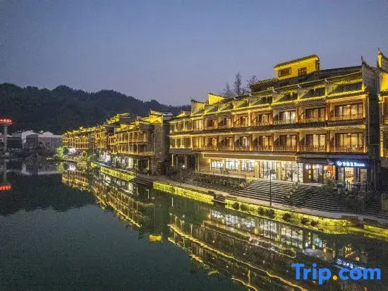 Shiheyuanfang River View Homestay (Fenghuang Tuojiang Yunqiao)