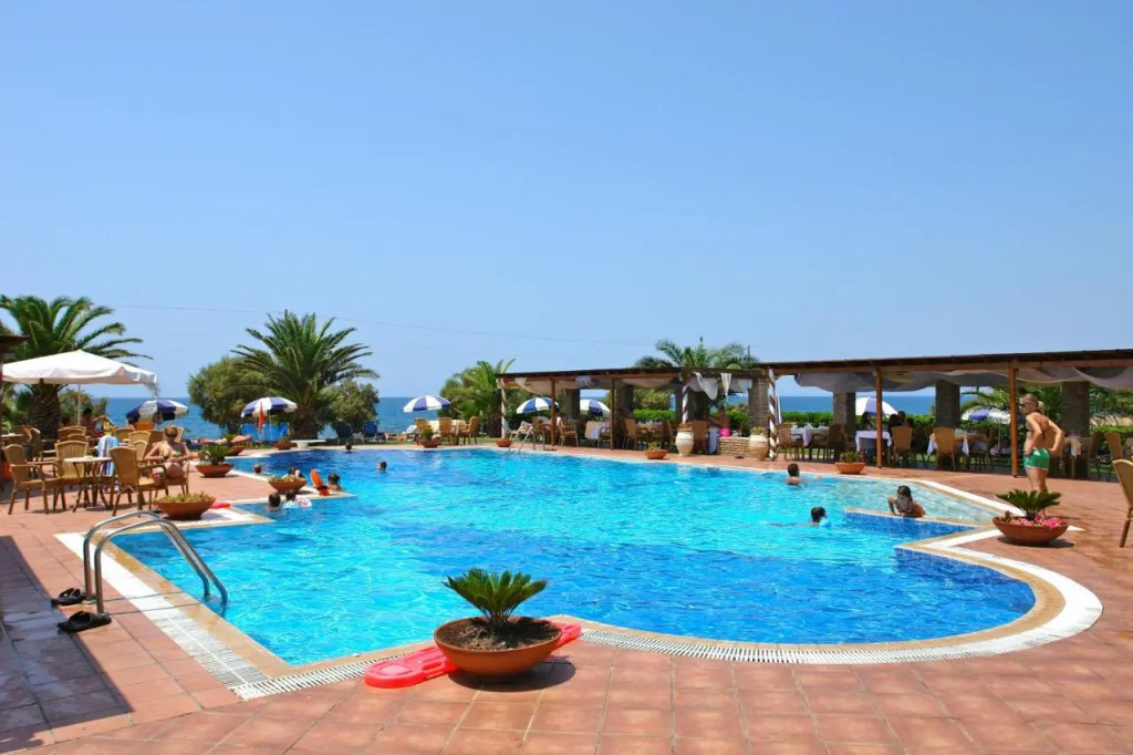 Oasis Hotel Kyparissia