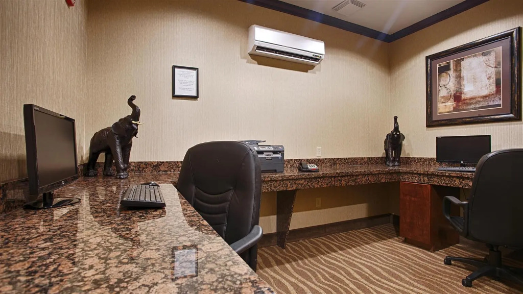 Best Western Plus Royal Mountain Inn & Suites