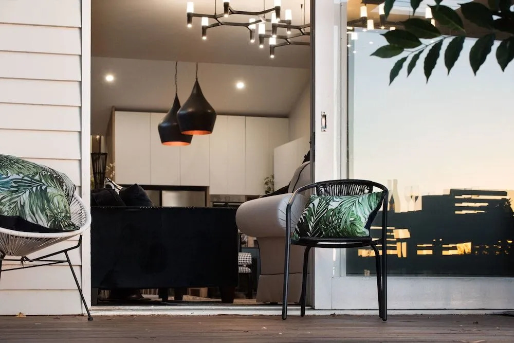 The Lux Luxury 4 bedroom, 2 bathroom, with stunning garden