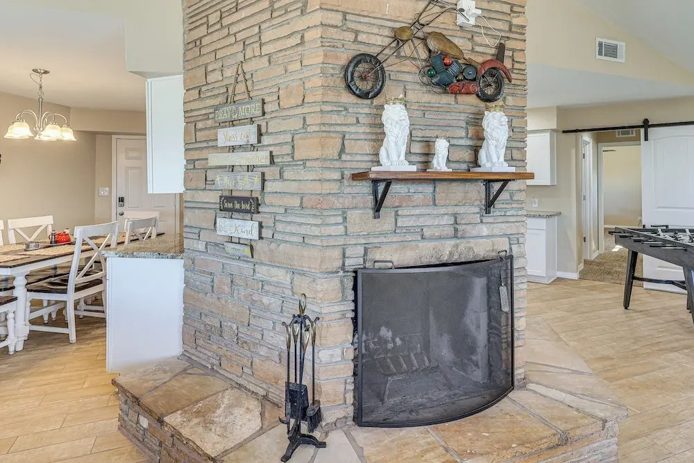 3 Mi to Lake Havasu: Family Home w/ Game Room