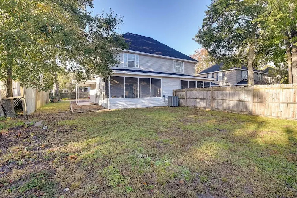 1 Mi to Pier: Screened Patio at Murrells Inlet Apt