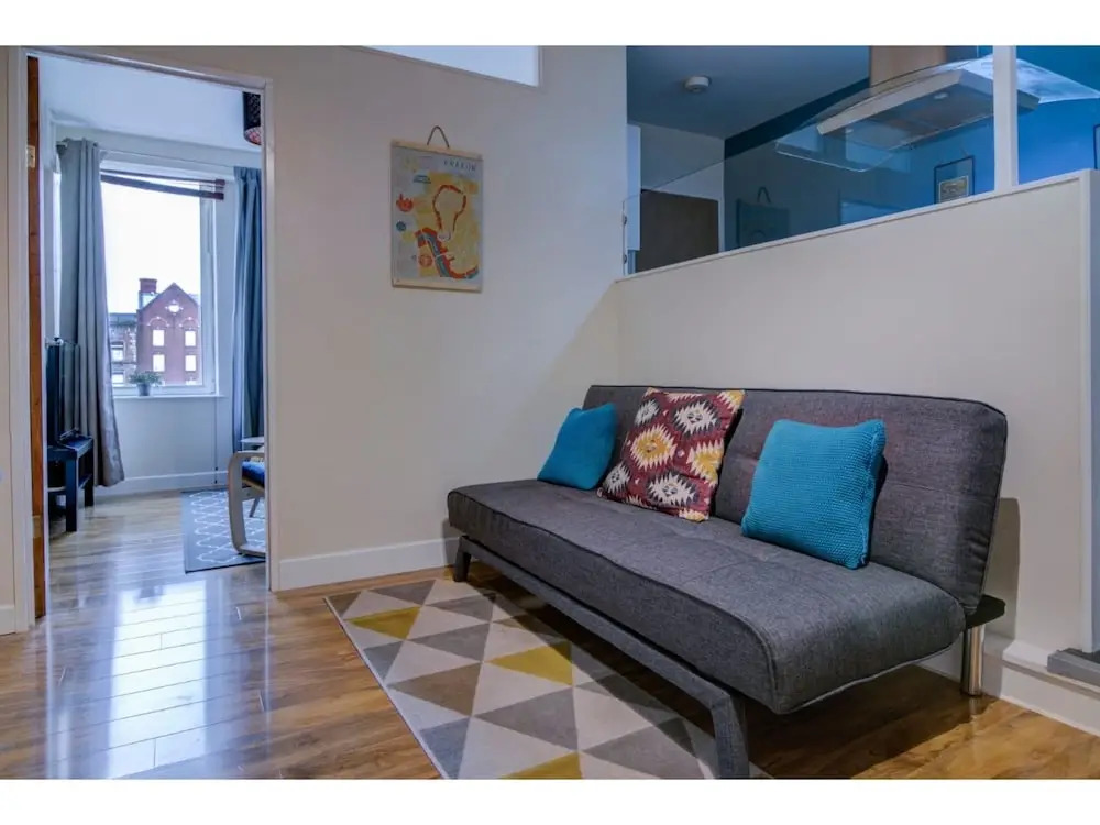 Stylish and Charming City Centre apt for 6