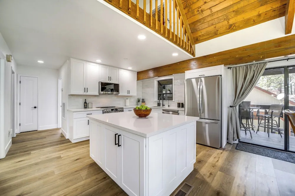 Family Friendly: Modern Cabin in Munds Park!