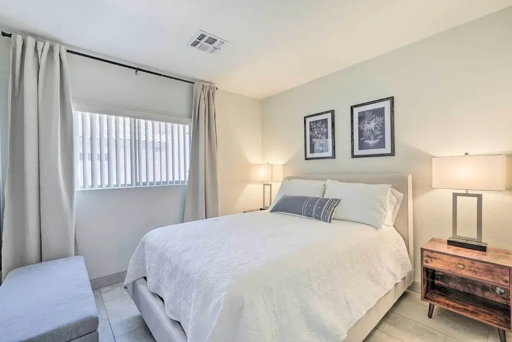 2 Mi to State Farm Stadium! Family-friendly Home