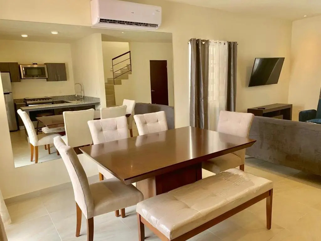 Beautiful 3 BR/3.5 bath Home@Selvanova