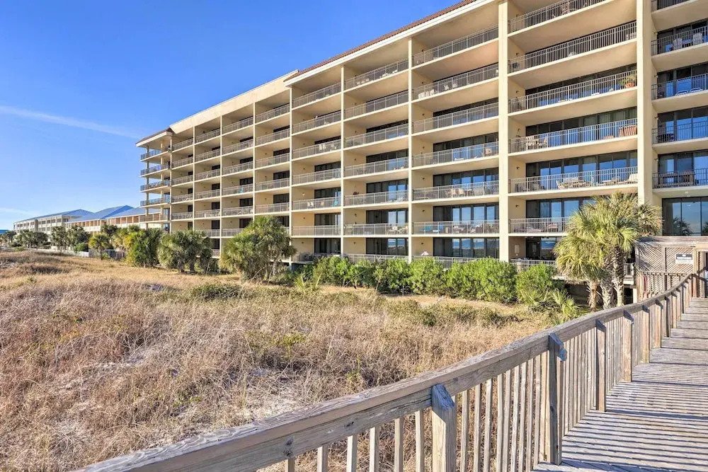 Sunny First-floor Condo w/ Ocean-view Balcony!