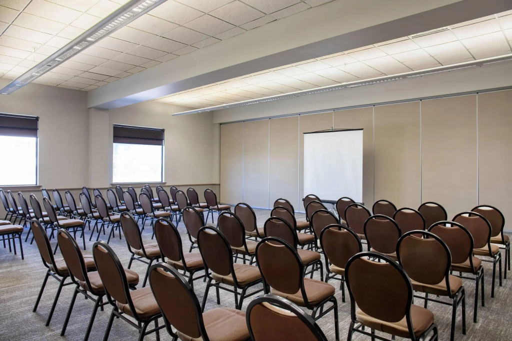 Days Inn & Suites by Wyndham West Edmonton