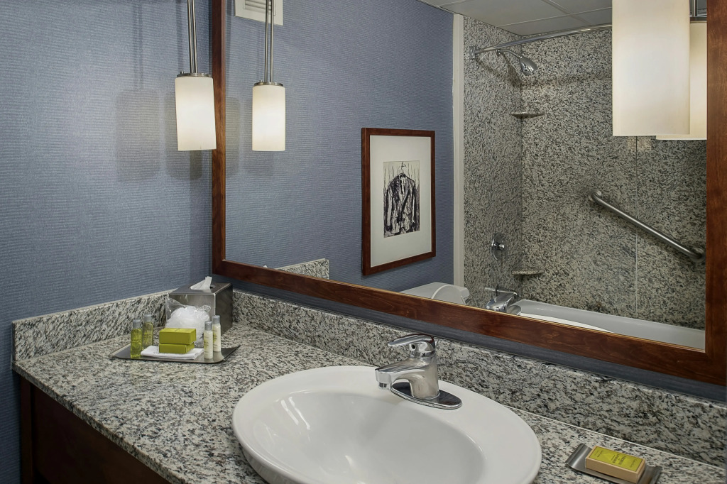 DoubleTree by Hilton St. Louis at Westport