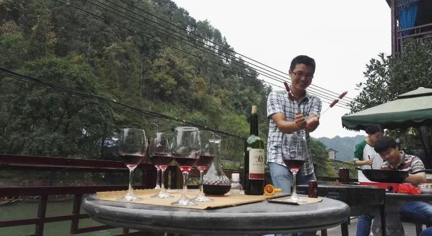 Fenghuang Tujia Ethnic Minority River View Hotel