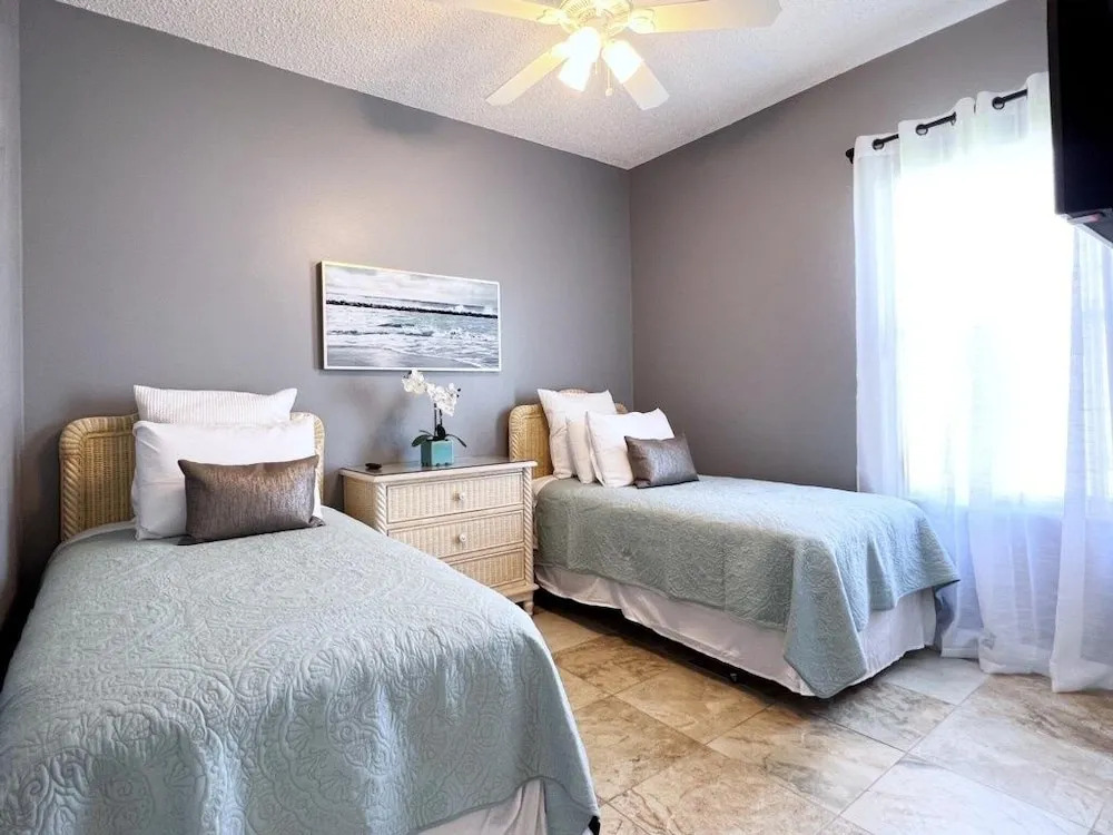 Privacy 4 Bed 3 Bath Pool Home With Spa 4 Bedroom Home By Redawning, Kissimmee