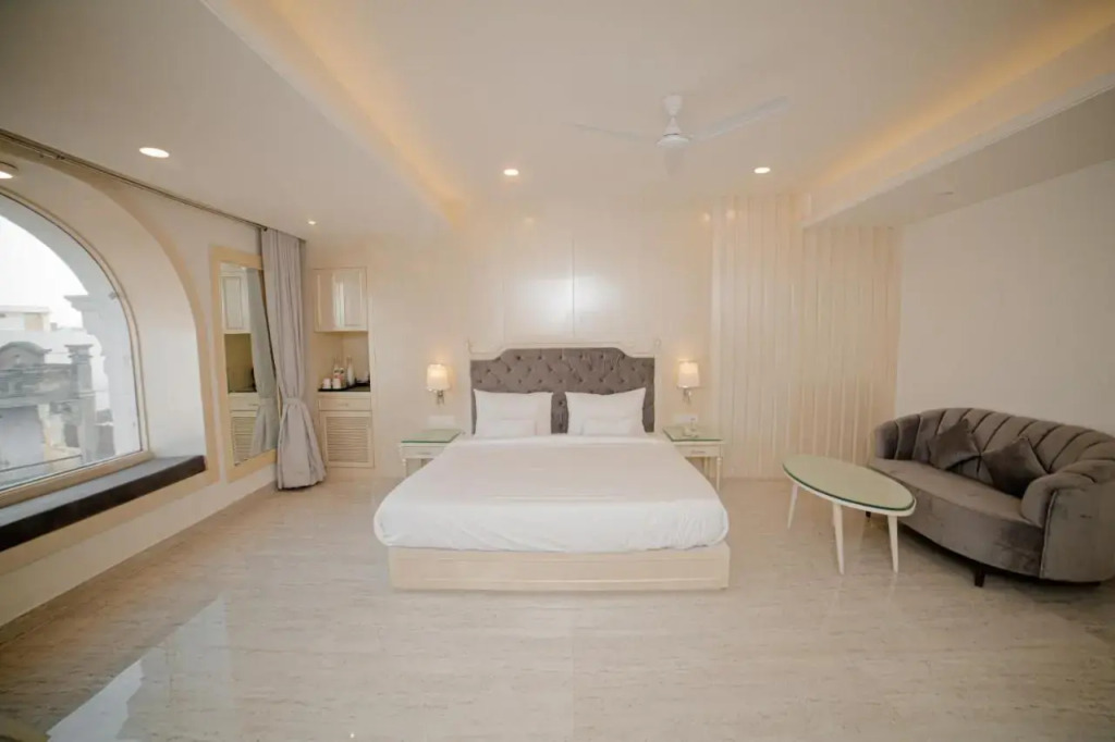 Pearl Courtyard