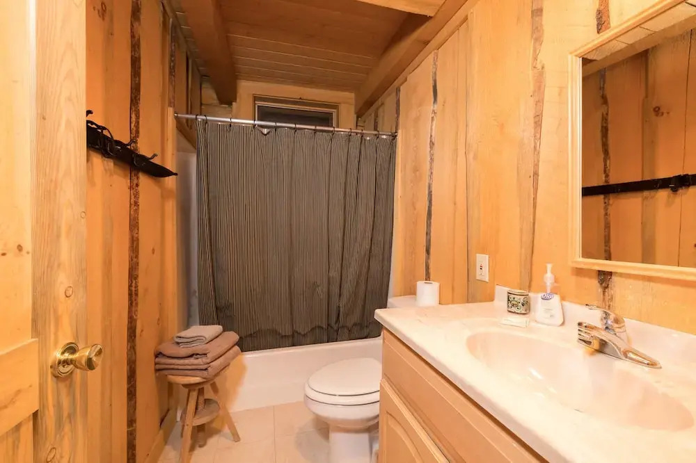 19 - Moonlight Ridge 3 Bedroom Home by RedAwning