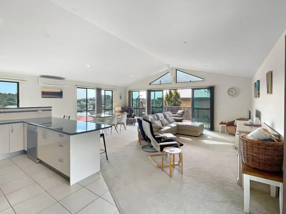 Beachside Retreat With Garage Parking